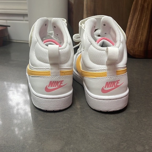 Nike Court Borough Mid 2 (GS) 5.5Y or Woman’s 7 - Picture 5 of 8